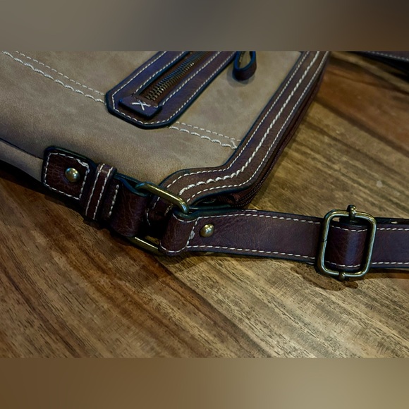 BOC Taupe Purse with Convertible Strap and Cell Phone Power Bank, Like New!! - Picture 4 of 13